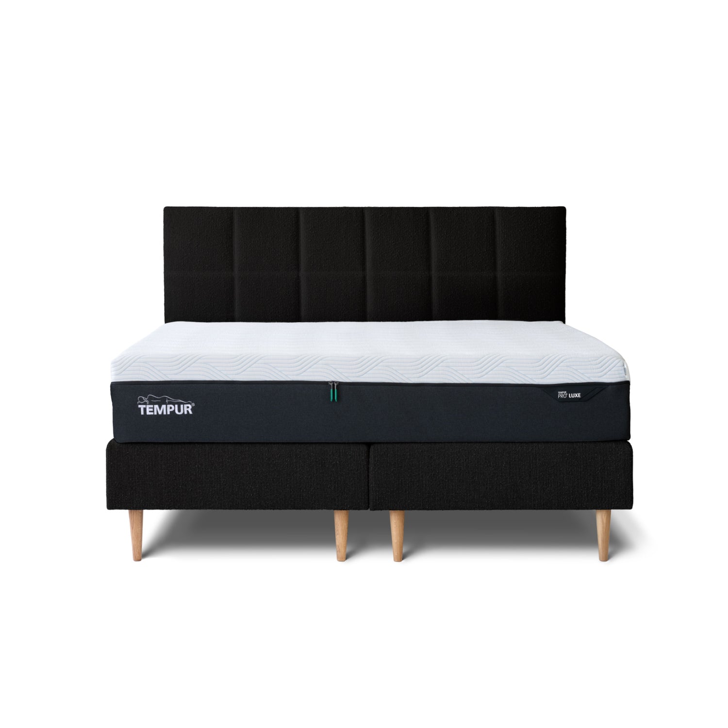 Kuvassa on Tempur Break Continental -jenkkisänky mustalla verhoilulla ja tammijaloilla. Kuvan Tempur Break Square -sängynpääty myydään erikseen.