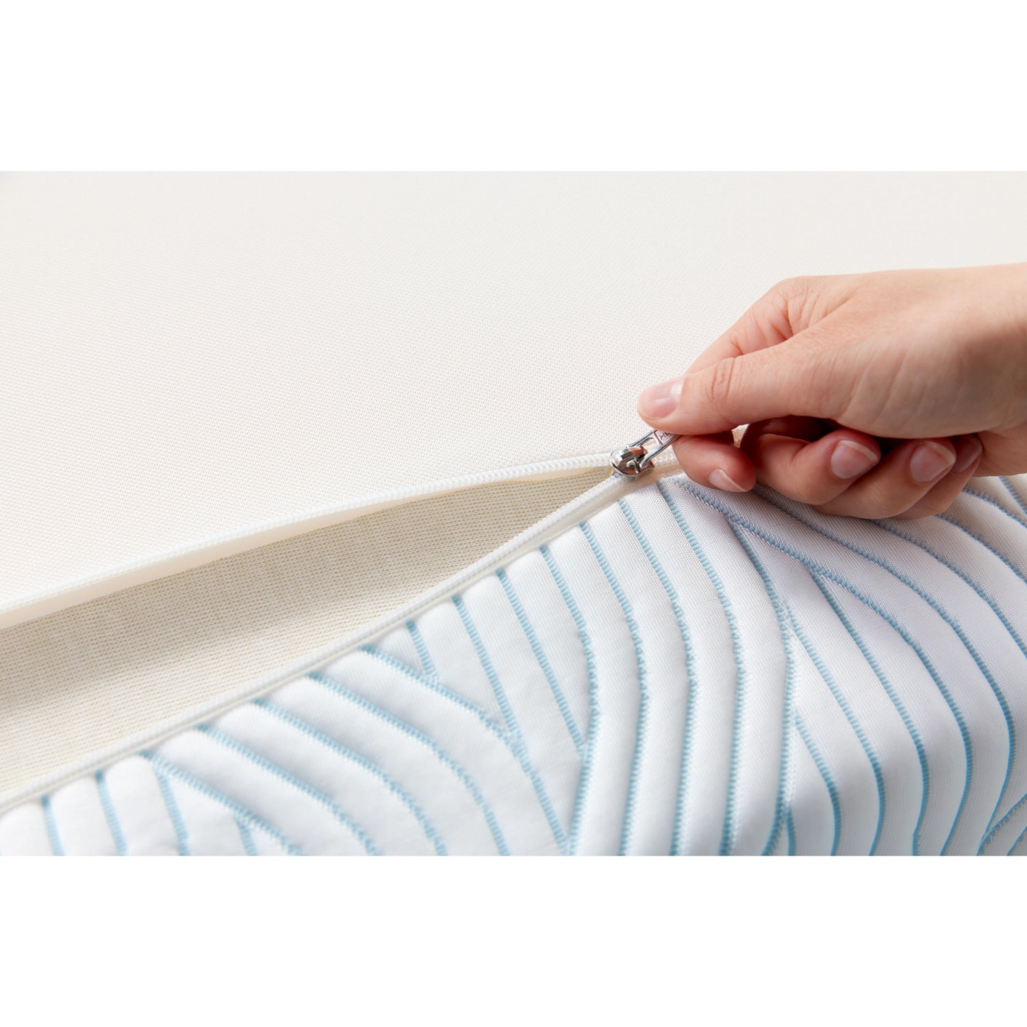 Lähikuvassa Tempur Pro Plus SmartCool -sijauspatjan 3D-kuvioitu irrotettava päällinen.