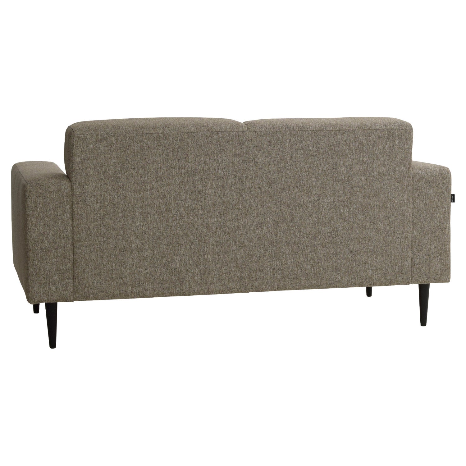 2-istuttava Tessa-sohva rouhealla ruskealla Wish 15 -kankaalla ja mustilla 18 cm pyöreäkartiopuujaloilla. Sohva on kauttaaltaan tyylikkäästi viimeistelty.