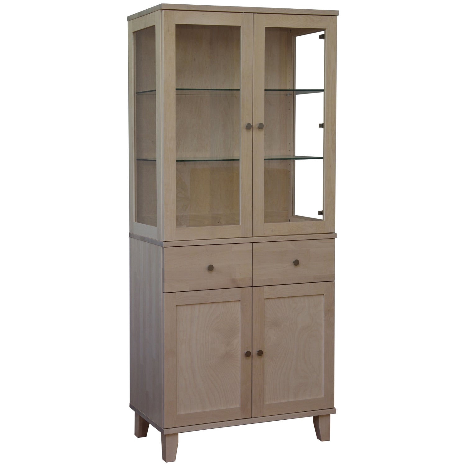 Korkea Vuokatti-vitriini valkolakattuna. Vitriinissä on lasikaappi, alalosan sileät puuosat ja peiliovet sekä D26-nuppivetimet nikkelinvärisenä.