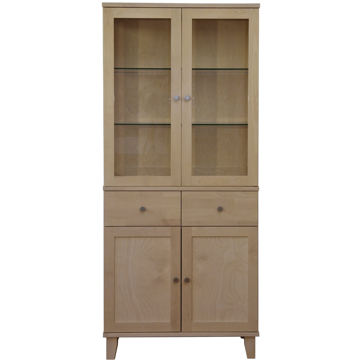 Korkea Vuokatti-vitriini valkolakattuna. Vitriinissä on lasikaappi, alalosan sileät puuosat ja peiliovet sekä D26-nuppivetimet nikkelinvärisenä.