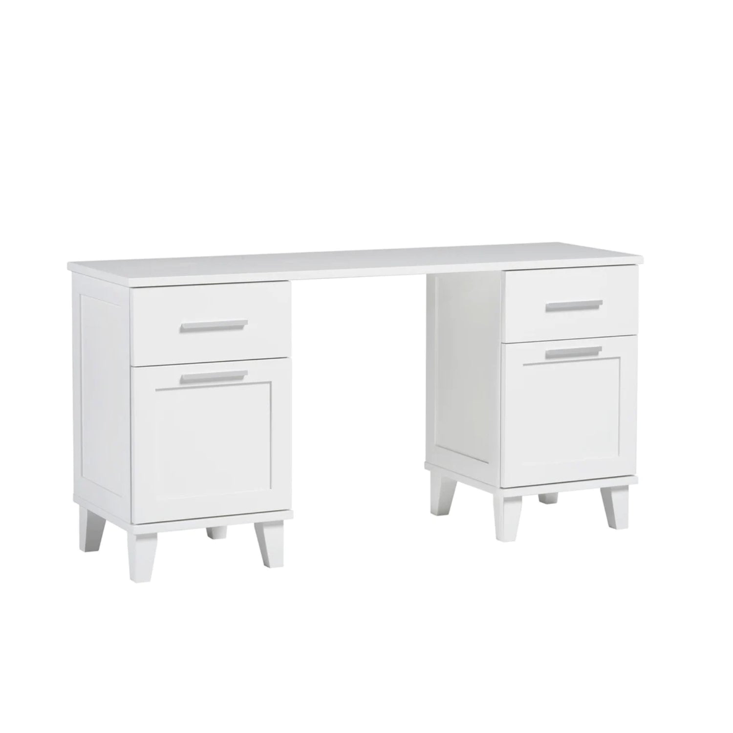 Vuokatti-työpöytä, valkoinen. Työpöydän säilytystiloissa on peilipuusivut ja ovet, sekä pitkänmalliset vetimet ja puujalat.