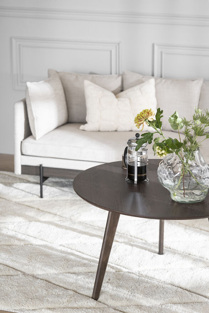 Kuvassa Yumi-sohvapöytä ruskeana.