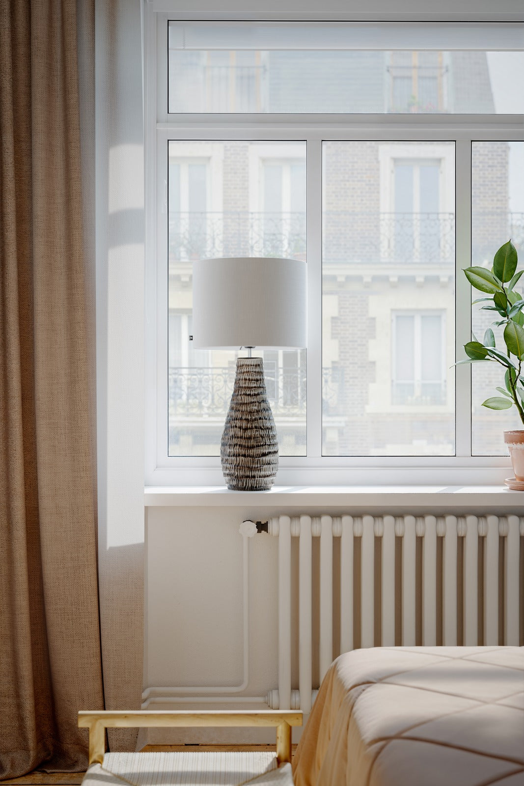 Bartha pöytävalaisin 74 cm sisustuksessa