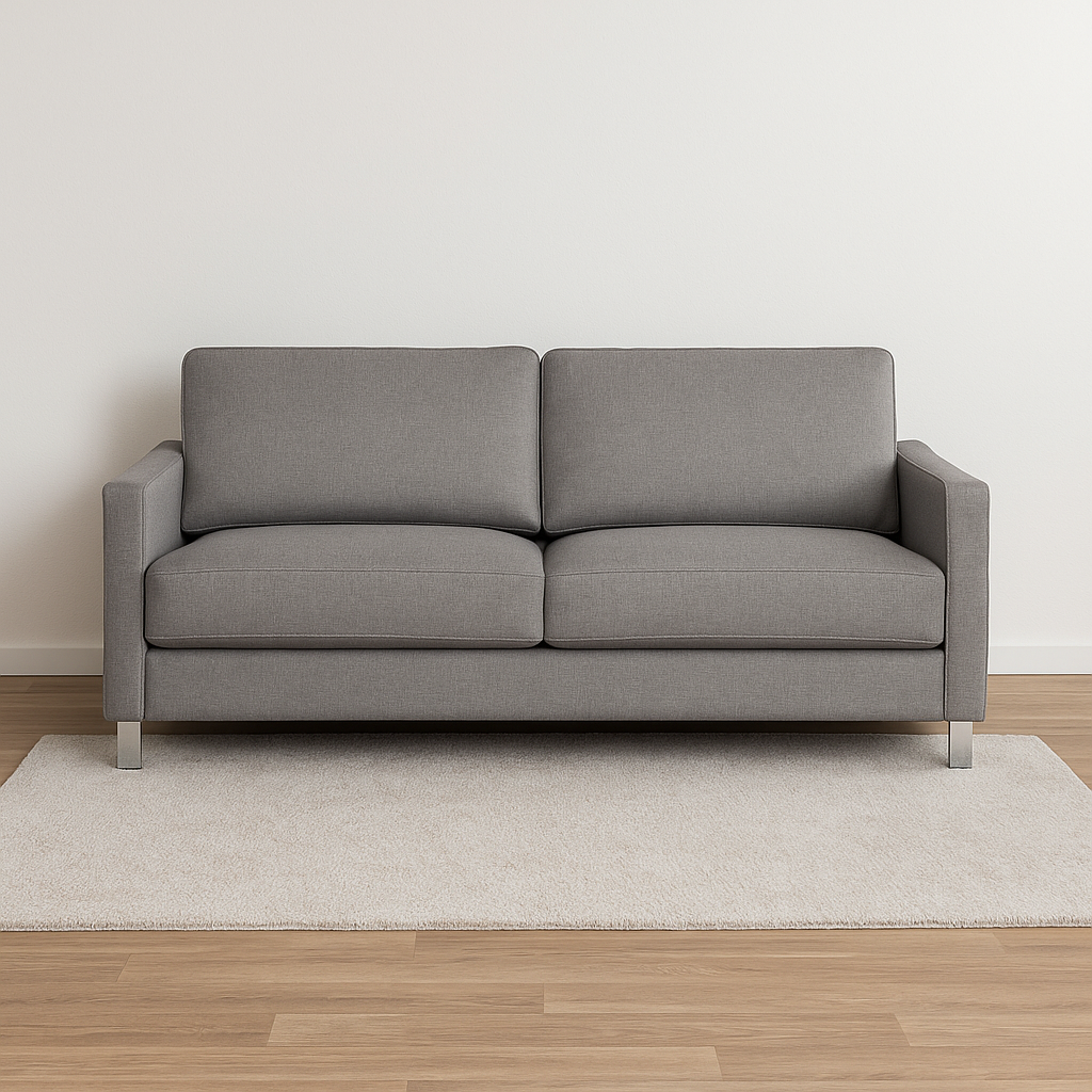 Lähde-vuodesohva harmaalla Suma 7 -kangasverhoilulla ja metallisilla kromin värisillä jaloilla. Stailattu visualisointi.