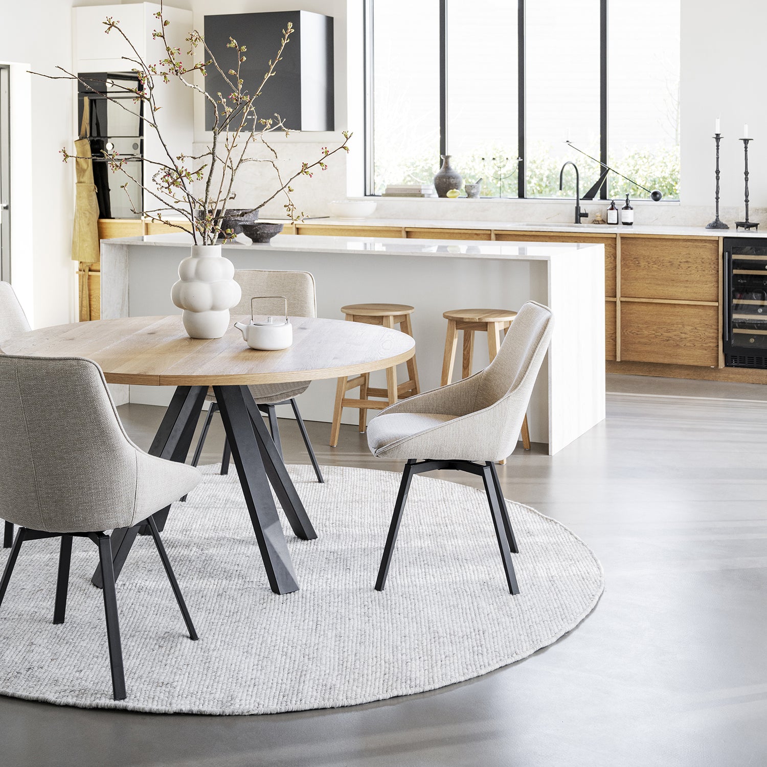 MADDOCK ruokapöytä 135 cm