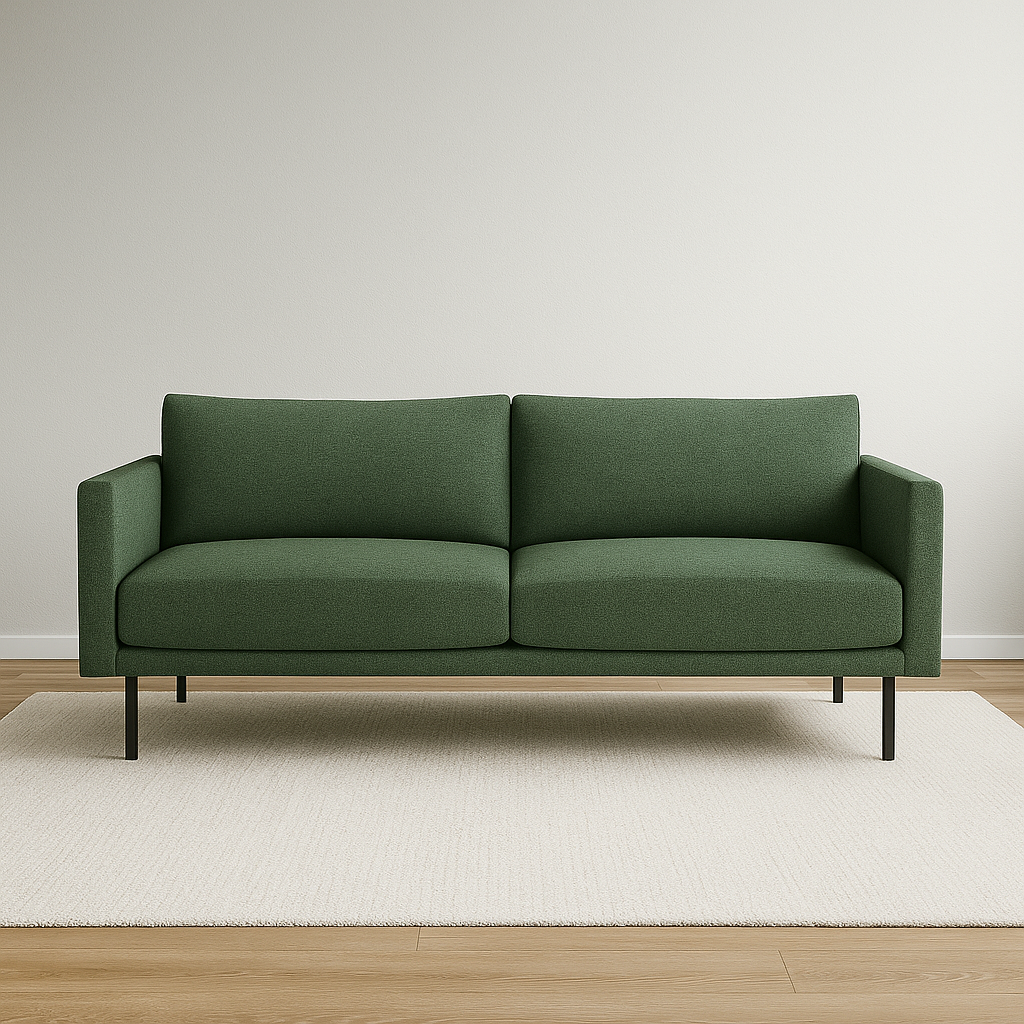 3-istuttava Malmö-sohva vihreällä Melody 70 -kankaalla verhoiltuna. Sohvassa on mustat 21 cm korkeat metallijalat. Stailattu visualisointi.