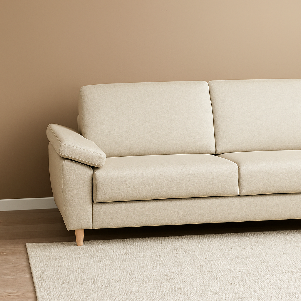 Salla-vuodesohva beigellä Minco 30-kangasverhoilulla ja luonnonvärisillä puujaloilla. Stailattu visualisointi.