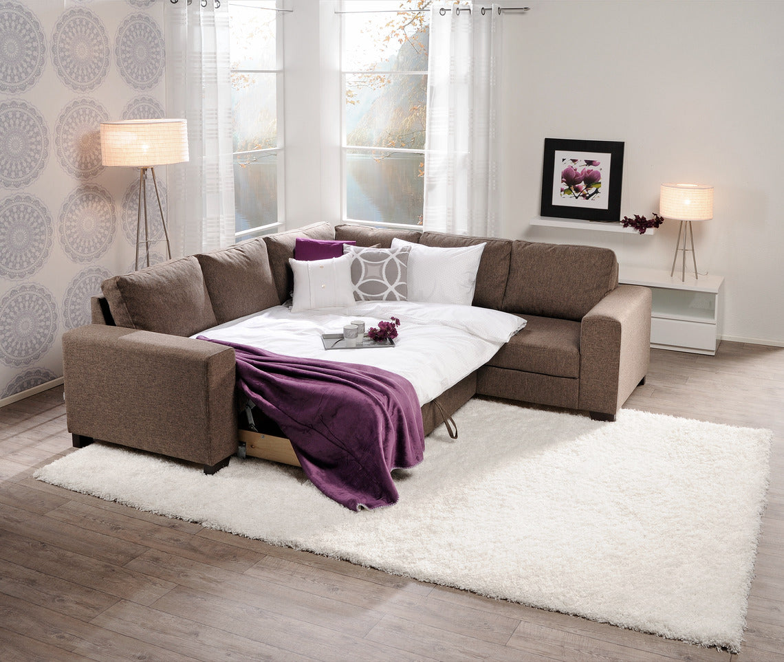 Zico-vuodekulmasohva on käytännöllinen sohva oleskelutiloihin. Sohvasta saa näppärästi levitettyä vuoteen, jonka vuodekoko on 140 x 190 cm. Kuvassa olevat koristetyynyt ja petivaatteet myydään erikseen.