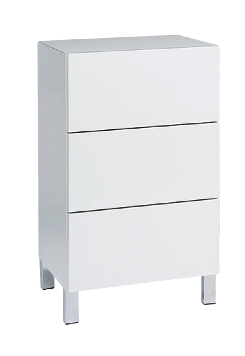 Kuvassa on 46 cm leveä korkeakiiltovalkoinen Lumo-lipasto hopeanvärisillä alumiinijaloilla. Sarjan tuotteissa on valkoinen lasikansi.