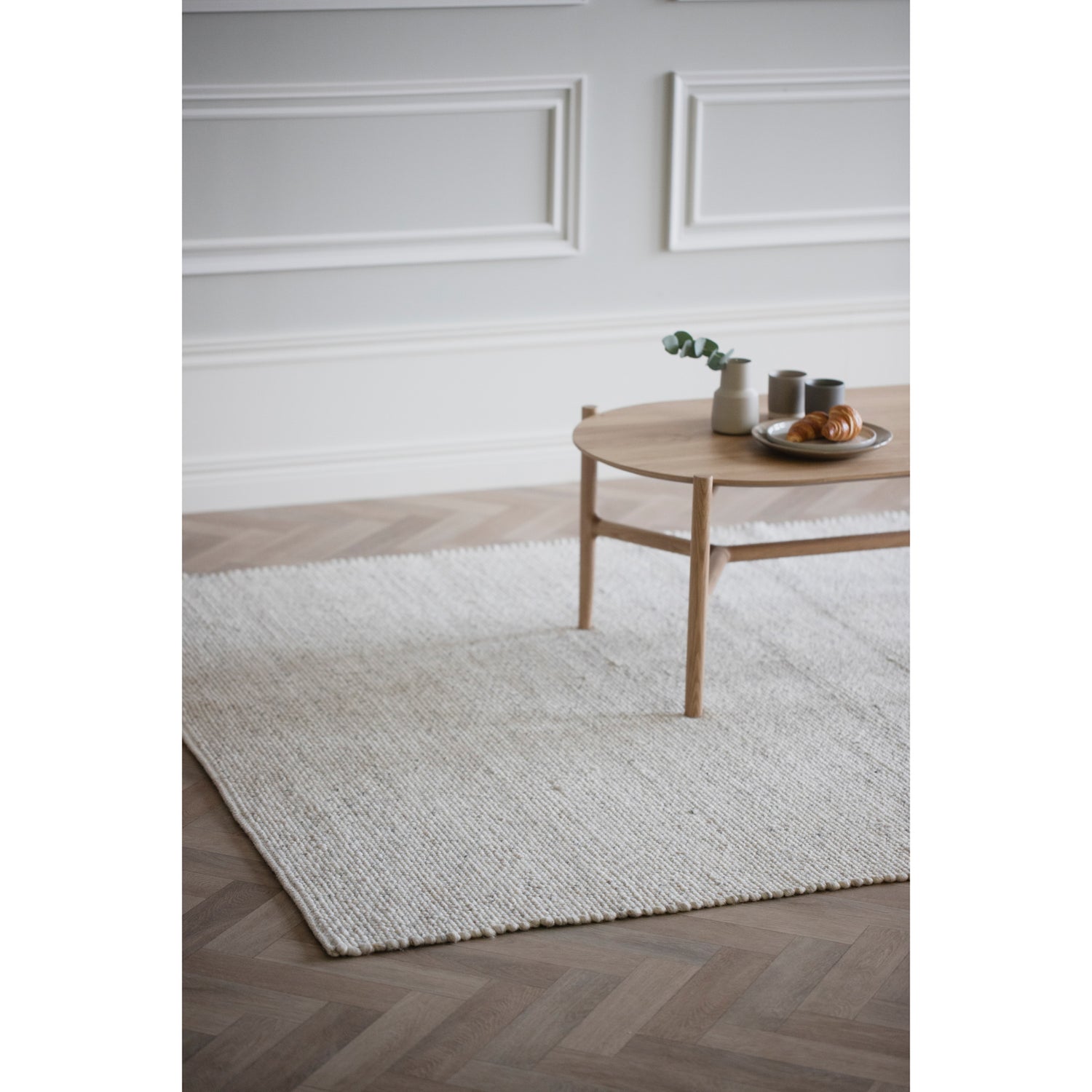 Luonnonvalkoinen Ackland-villamatto.