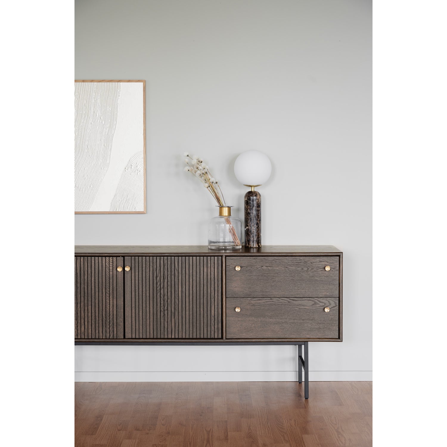 Savutammen sävyinen Clearbroook-senkki.