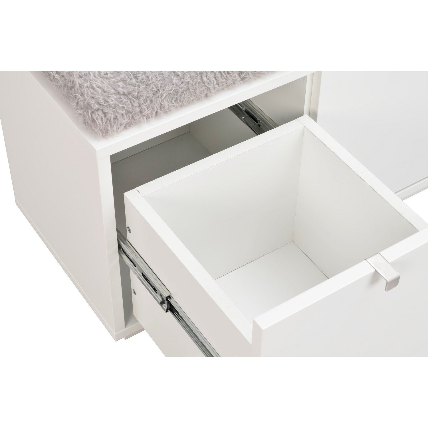 Valkoinen Confetti -säilytyspenkki 3-ltk, harmaalla istuinpehmusteella.