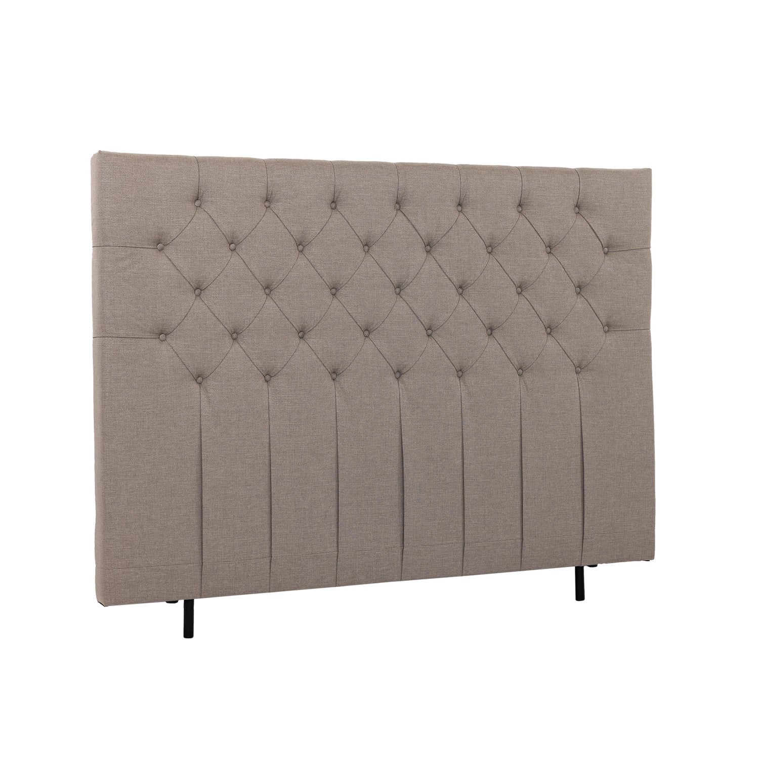 Napillinen 160 cm leveä Hilding Cross -sängynpääty korokejaloilla hiekanvärisenä.