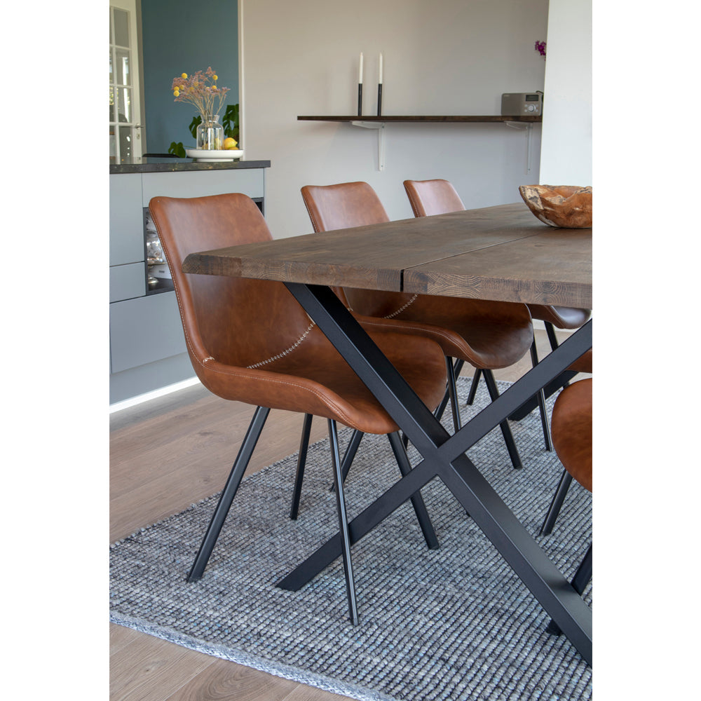 Kuuden hengen Tammisaari/Memphis-ruokailuryhmä savutammen värisellä pöydällä ja ruskeilla tuoleilla.