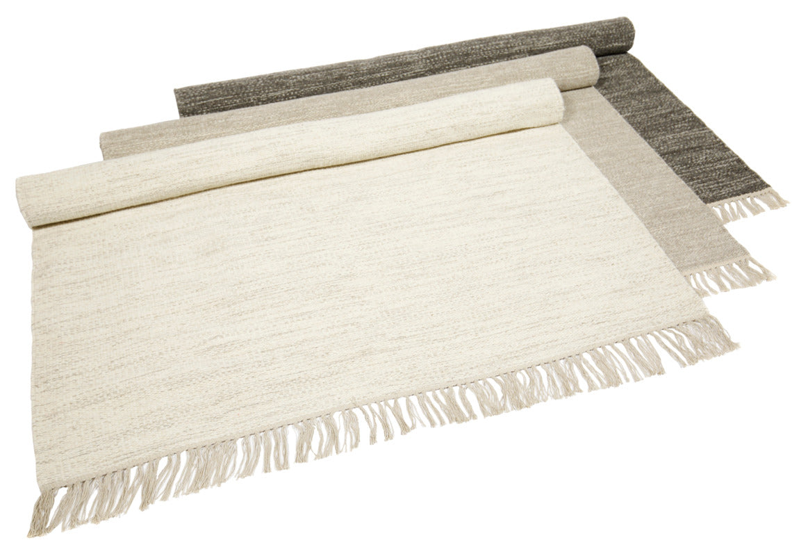 Emma-villamaton värivaihtoehdot ovat valkoinen, harmaa ja tummanharmaa.