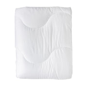 Kuvassa on Stemma Plus -peite. Sekä tuotepakkauksen peite että tyyny ovat konepestäviä ja voidaan pestä 60°C asteessa.