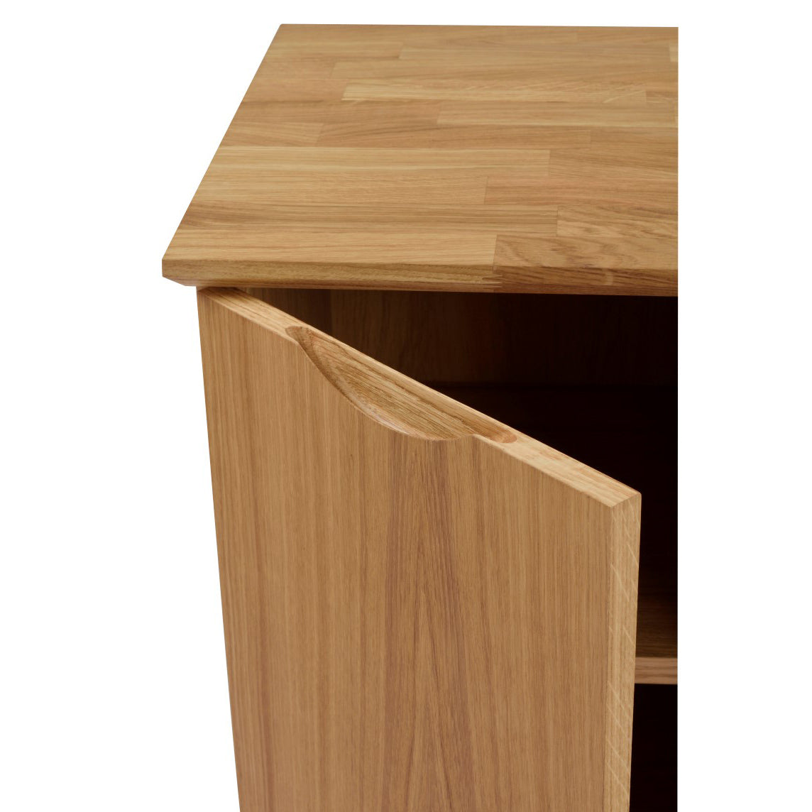 Lähikuva tammenvärisestä Filippa-senkistä.