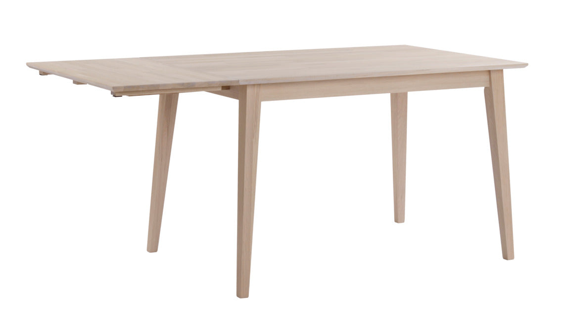 Valkotammi Filippa-ruokapöytä 45 cm pituisella klaffiosalla.