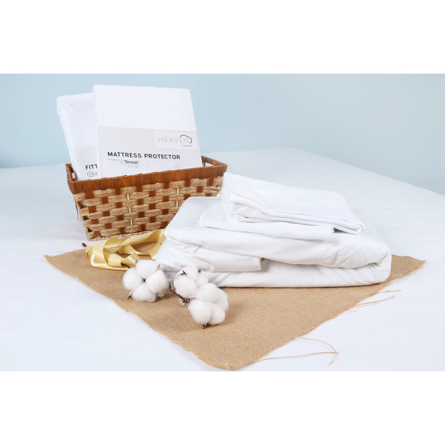 Heaven By Unico vuodevaatteista löydät niin suojalakanat, tyynyliinat kuin joustolakanatkin malliston tyynyihin ja sänkyihin.
