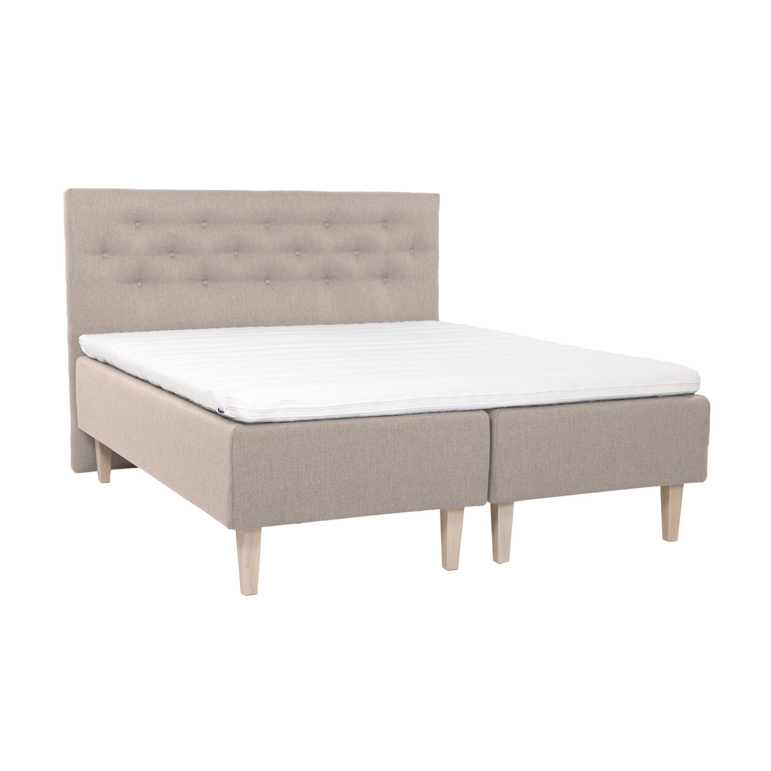 Beiget Hilding Feel Ergo -runkopatjat 90 x 200 cm valkolakatuilla 23 cm korkeilla Royal -tammijaloilla ja yhtenäisellä Hilding Ergo -sijauspatjalla. Kuvan Feel -sängynpääty myydään erikseen.