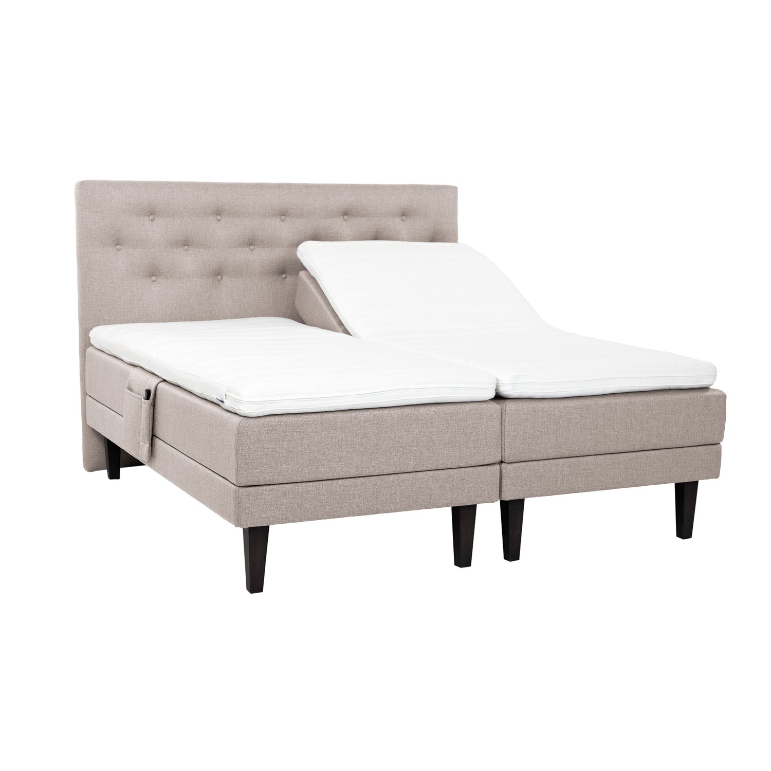 Beigen väriset Hilding Feel -moottorisängyt hiilenmustilla 23 cm korkeilla Royal -tammijaloilla ja erillisillä Hilding Hybrix Air Coolmax -sijauspatjoilla. Kuvan Feel -sängynpääty ja tarviketasku myydään erikseen.