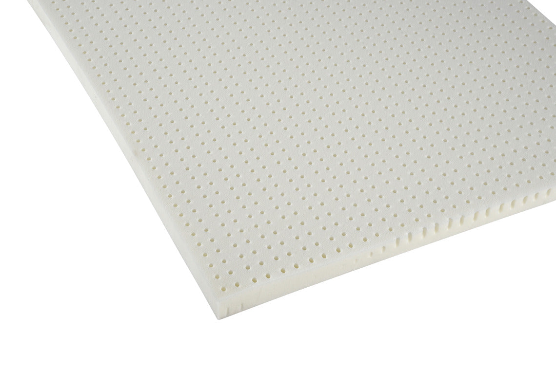 Hilding Hybrix Air Coolmax Split -sijauspatjan sisuksena oleva erikoisvaahtomuovi on ominaisuuksiltaan hengittävää ja ilman kierron takaavaa - vuoteesi pysyy viileämmän tuntuisena.