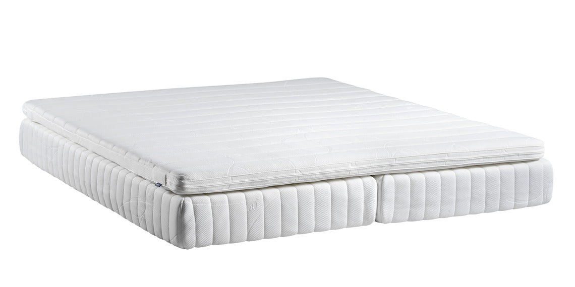 Hilding Feel -joustinpatjoissa on valkoinen tikattu joustokangasverhoilu. Joustinpatjapakettiin kuuluu yhtenäinen 160 x 200 cm Hybrix Air Coolmax -sijauspatja.