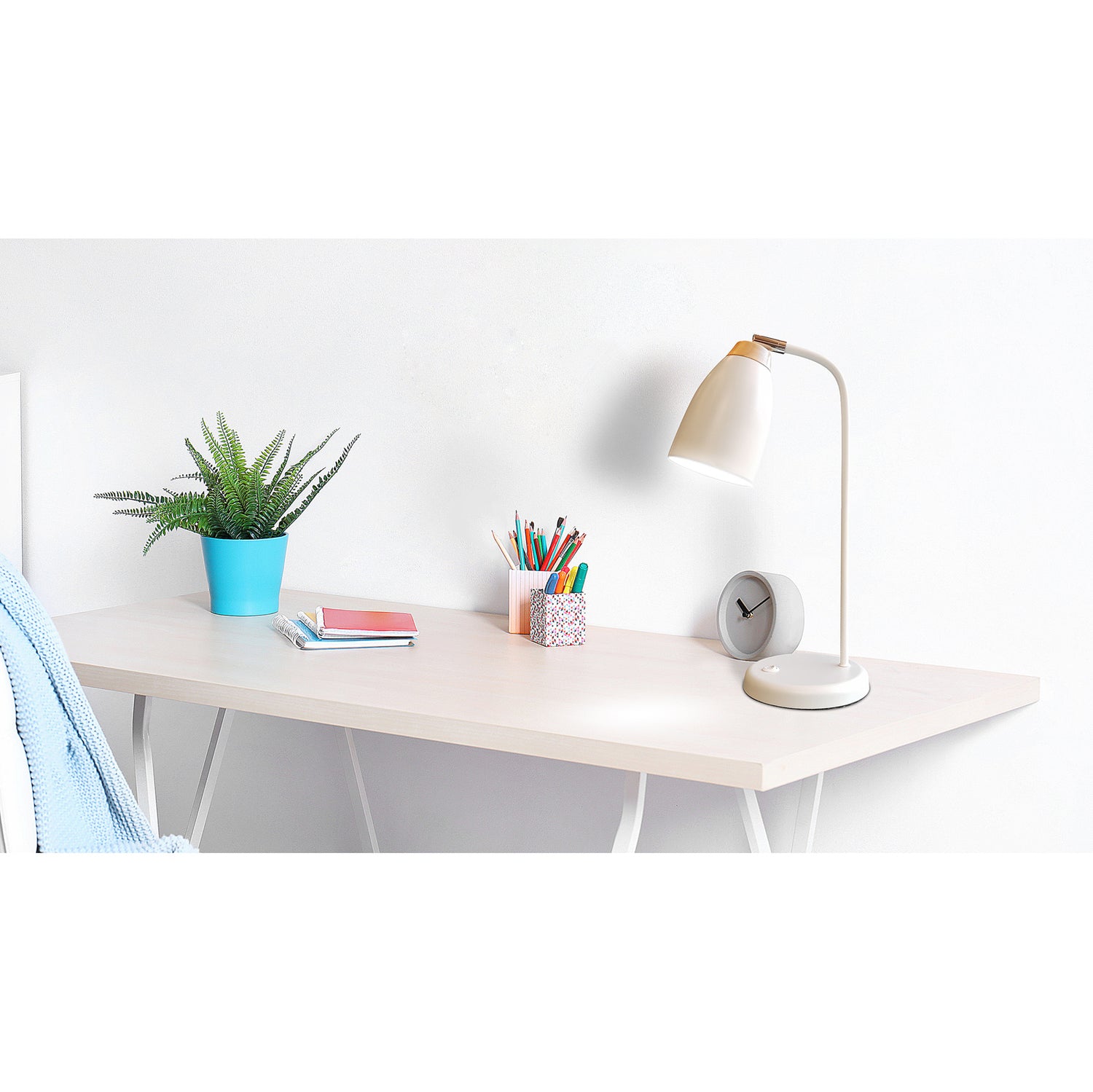 Houston-pöytävalaisin sopii hyvin esimerkiksi työvaloksi.