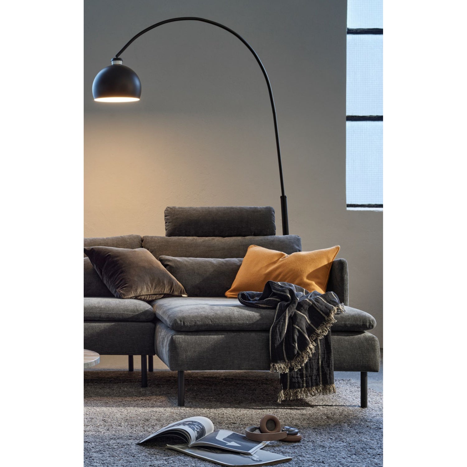 Lähikuvassa erikseen myytävä Idyll-niskatuki Ponza Stone 03 -verhoilukankaalla.