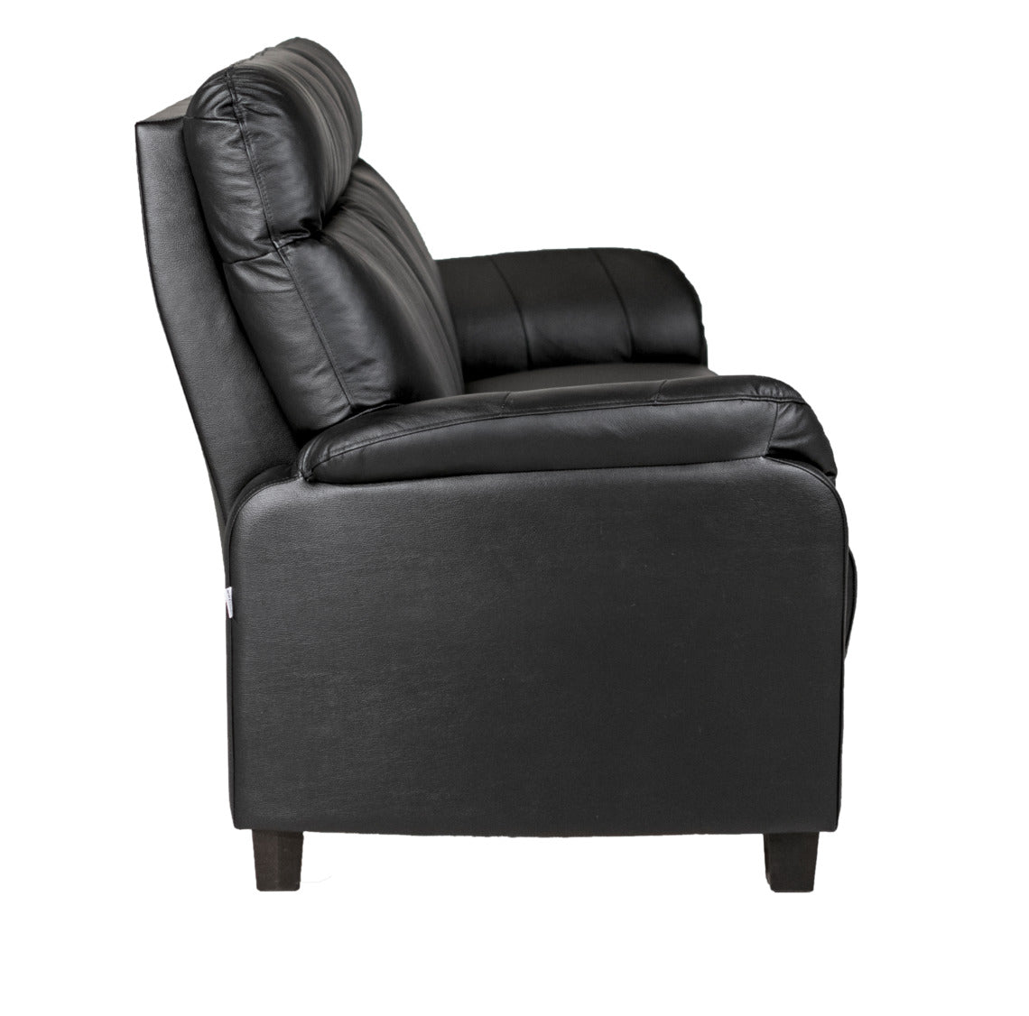 Huolellinen työn jälki ja viimeistely näkyy Isabella-sohvassa myös sivuilla ja taustassa.