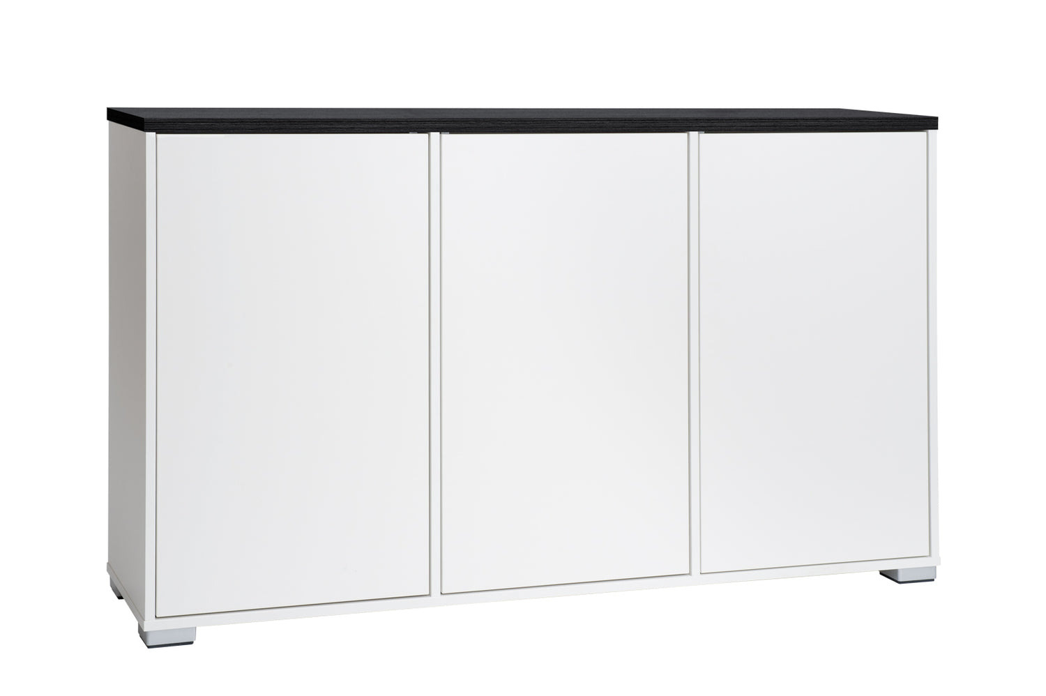 Kuvassa on 144 cm leveä valkoinen Kivi-senkki mustalla kannella ja hopeanvärisillä muovijaloilla.