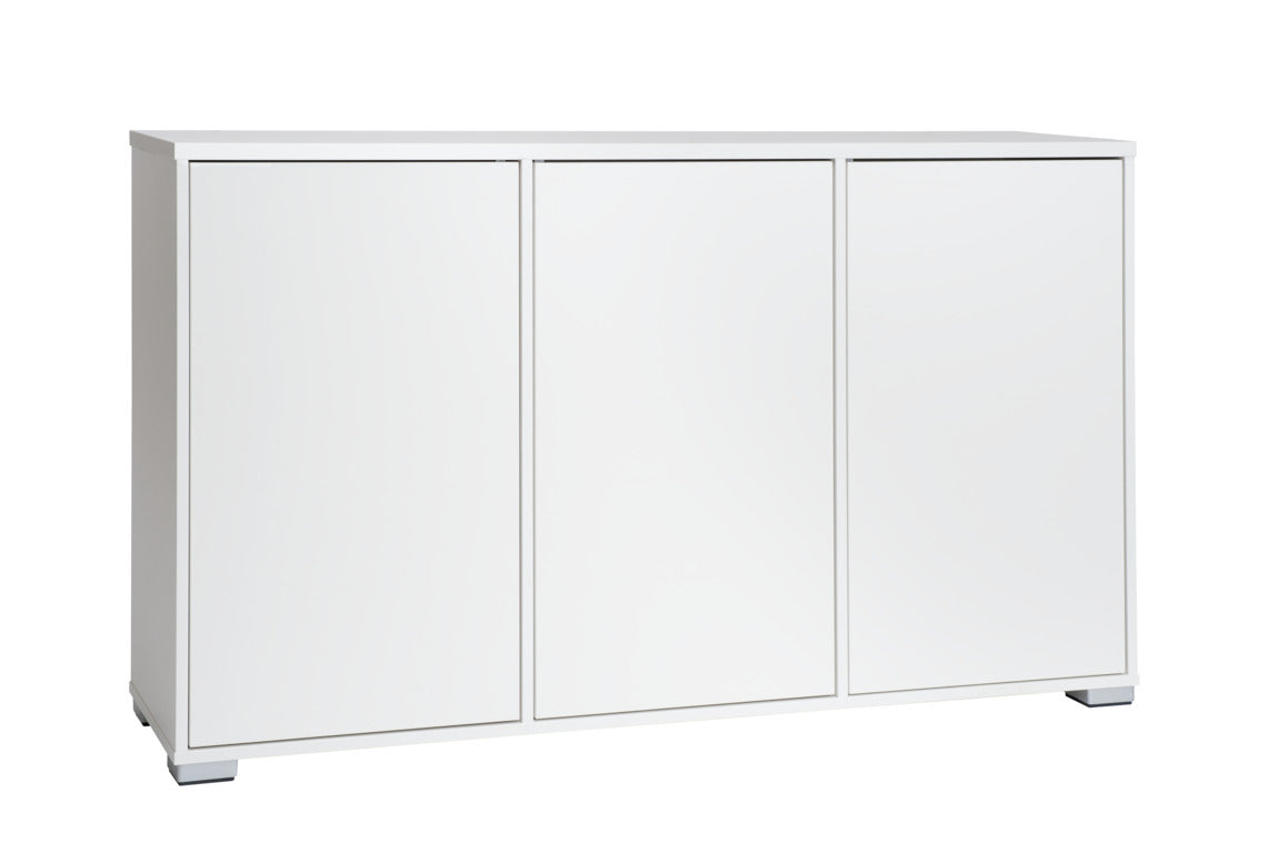 Kuvassa on 144 cm leveä kokovalkoinen Kivi-senkki hopeanvärisillä muovijaloilla.