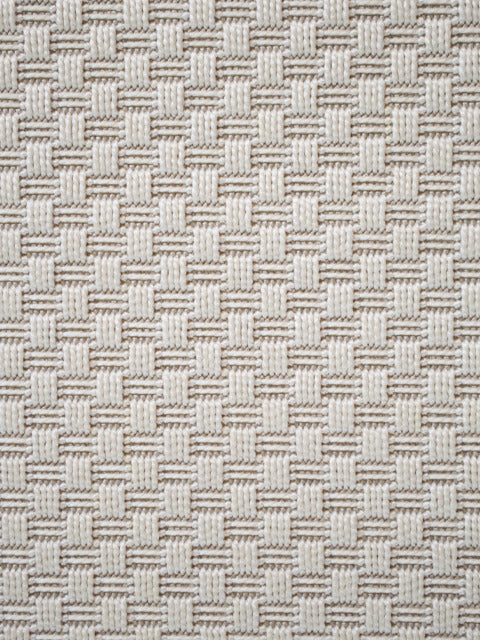 Kuvassa Louhi-matto luonnonvalkoisena.