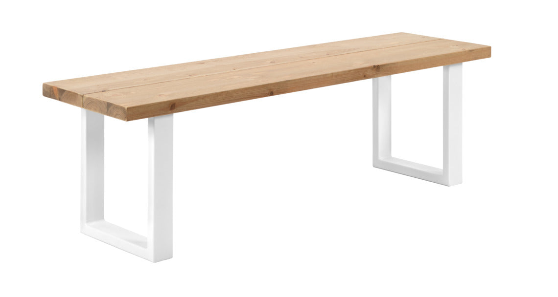 Venla-penkki 150 cm antiikinvärisellä mäntyistuimella ja suorilla valkoisilla metallijaloilla.