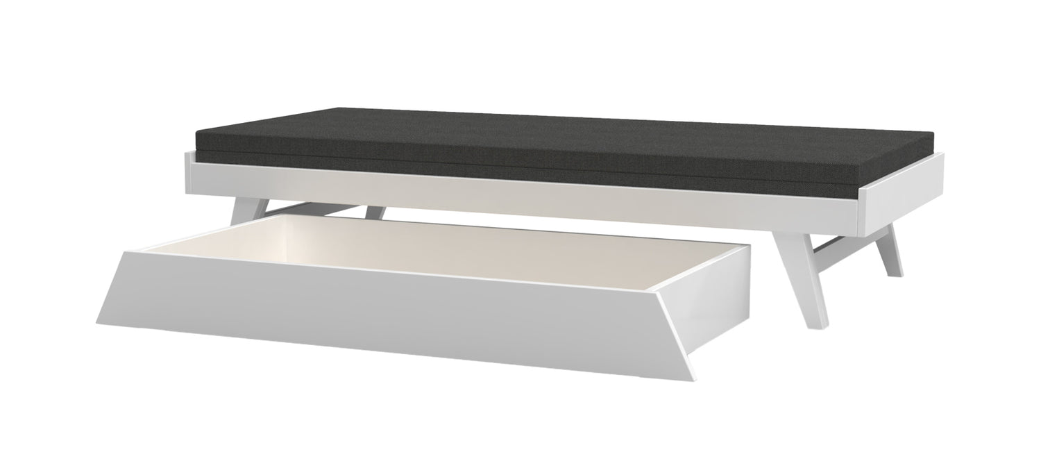 Kuvassa on valkoiset Notte-vuodevaatelaatikko ja Notte 3h -divaanipuusohva 190 x 75 cm.