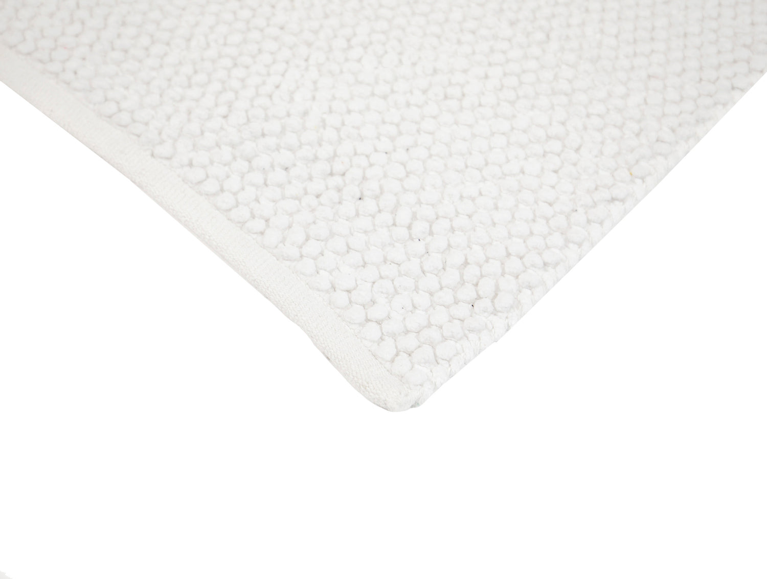 Pehmeä Olivia-matto valkoisena. Puuvillamatossa on pampulapinta ja liukumaton pohja.