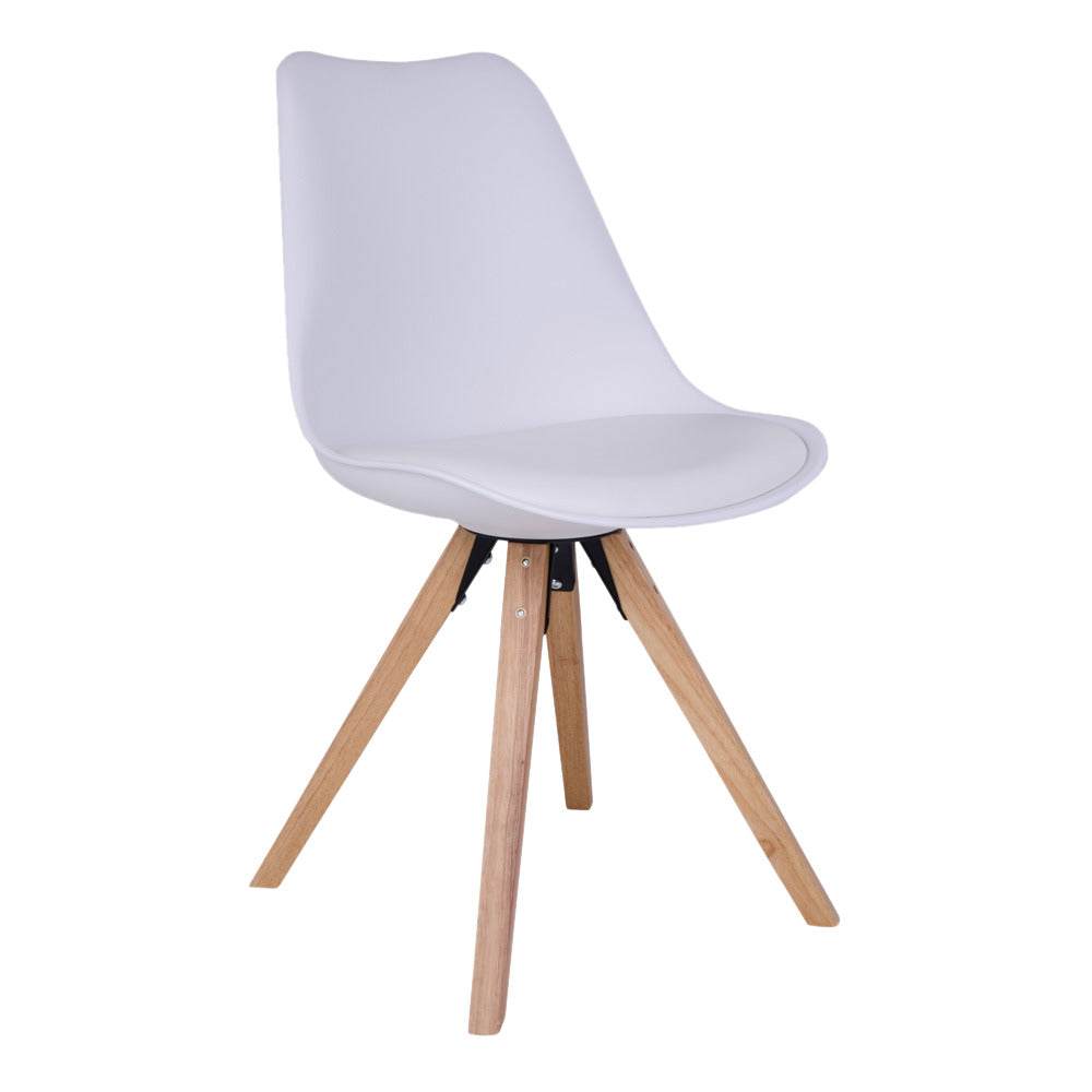 Valkoinen Roma-tuoli luonnonvärisillä jaloilla.