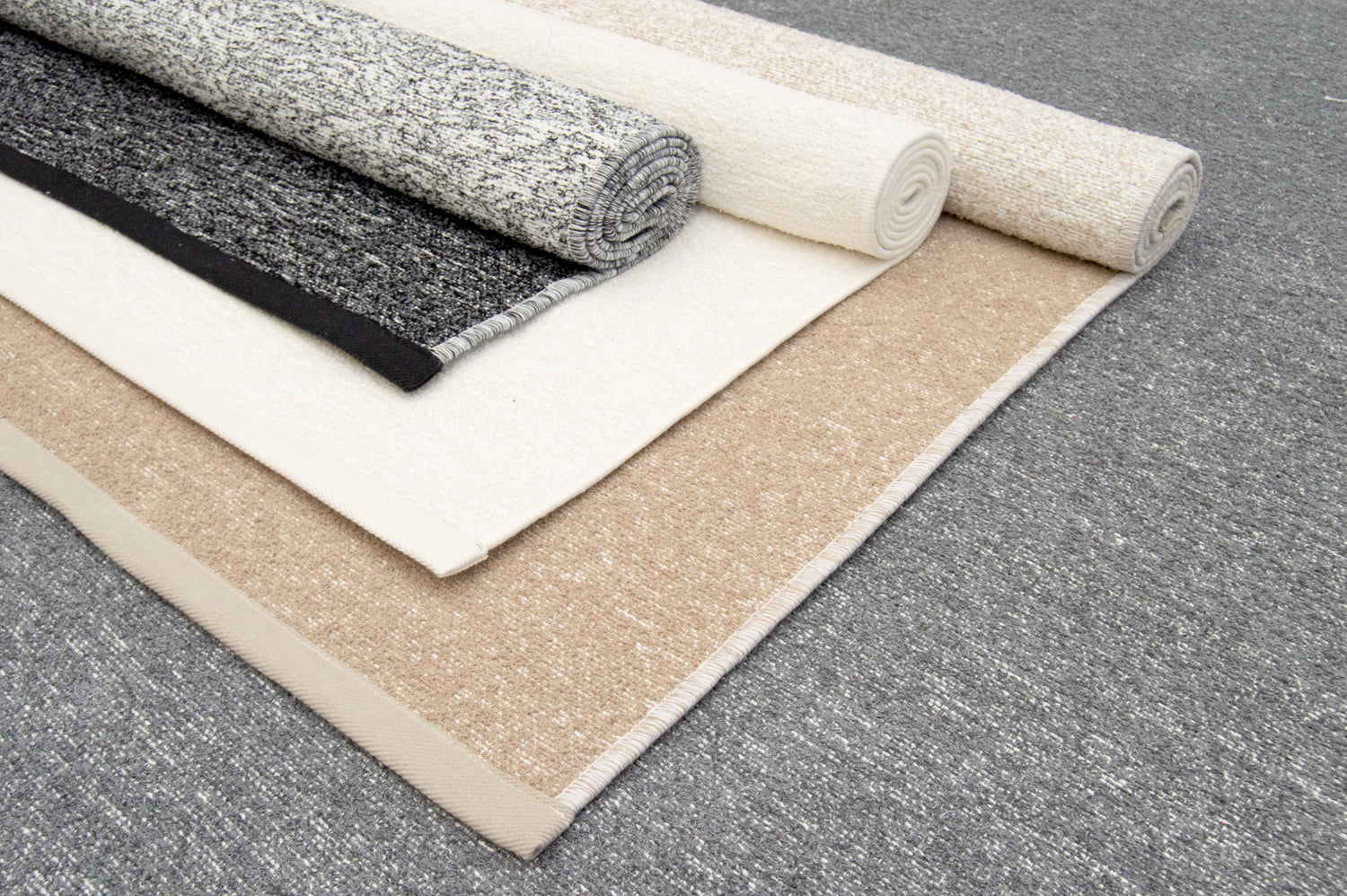 Saima-puuvillamatosta on saatavilla paljon kokoja ja värejä.