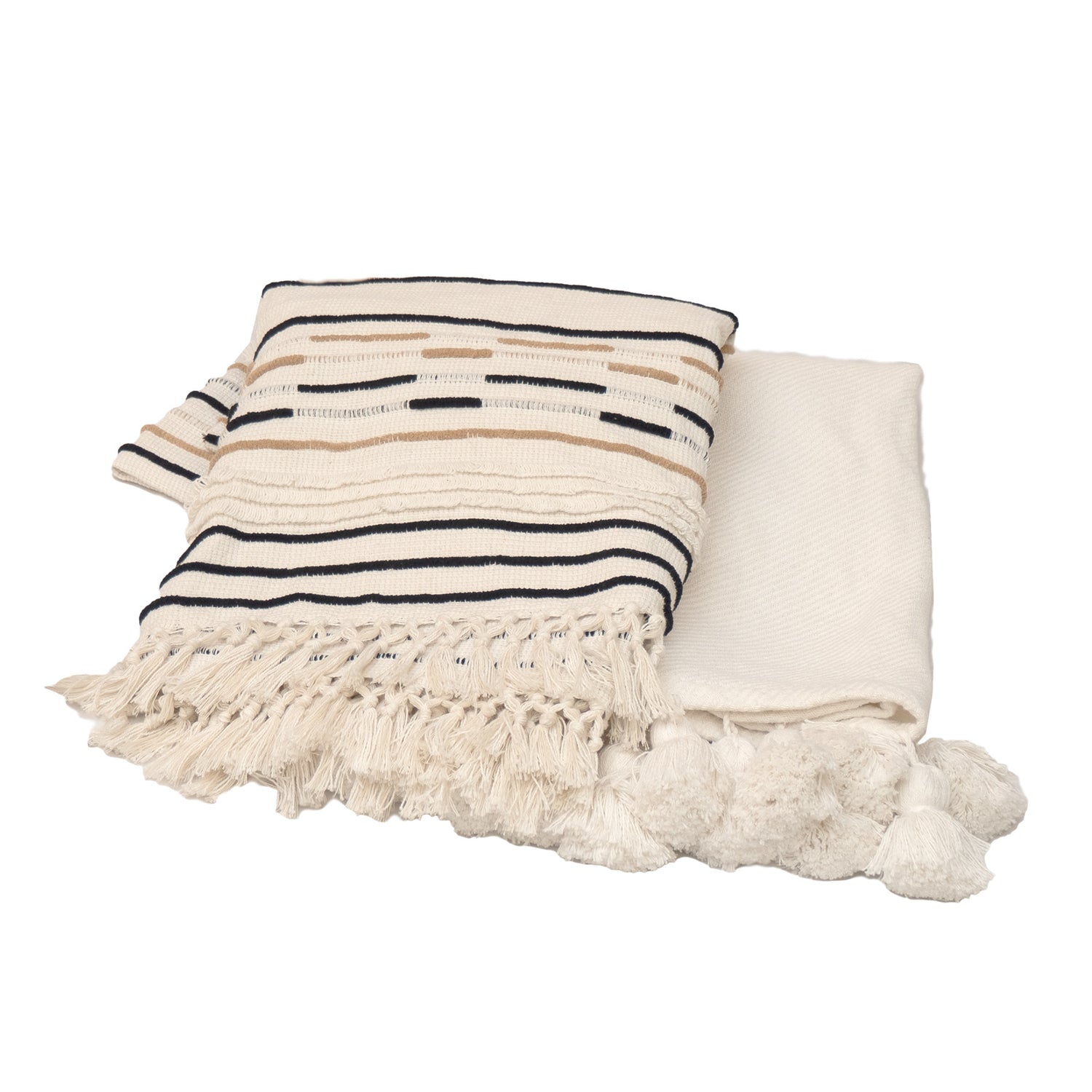 Sävel-sarjan torkkupeittoja on saatavana kahta pohjaväriltään valkoista. Mattokympin Tupsu-torkkupeitossa on ihastuttavat tupsupompulat, erikseen myytävässä yksivärisessä Raita-torkkupeittomallissa on raitakuosi ja hapsut.