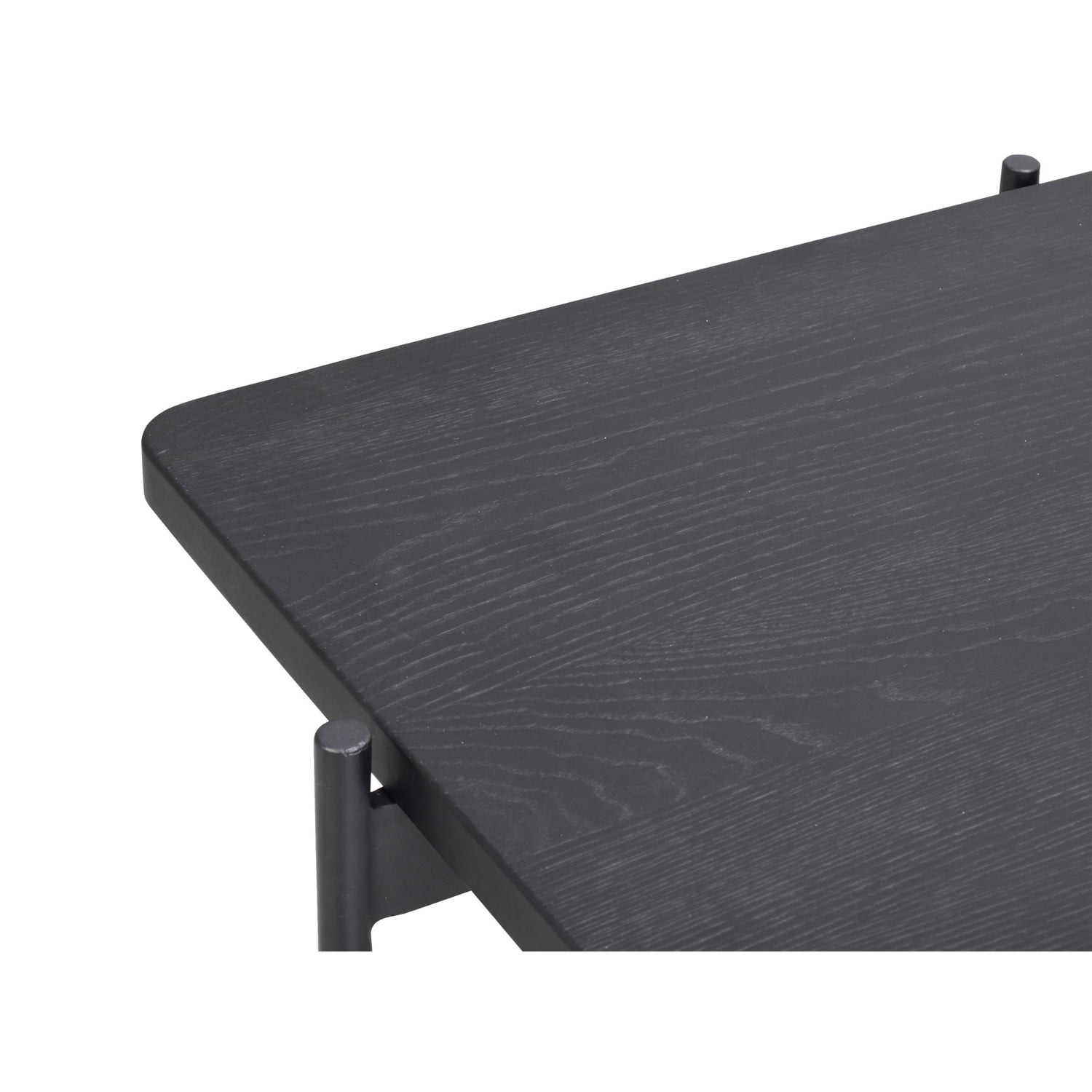 Lähikuva mustasta Shelton-sohvapöydästä.