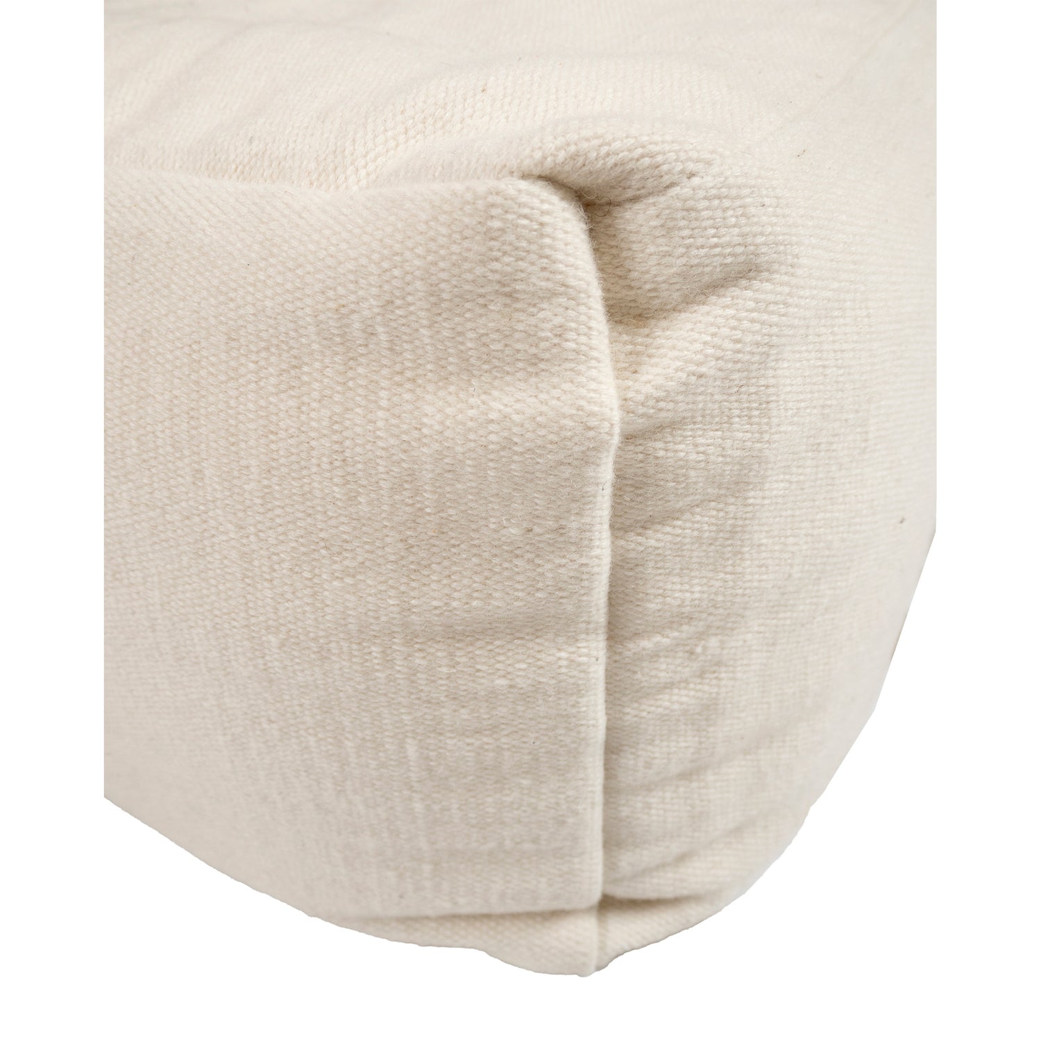 Lähikuvassa luonnonvalkoisen Tunturi-villarahin villaista pintaa.