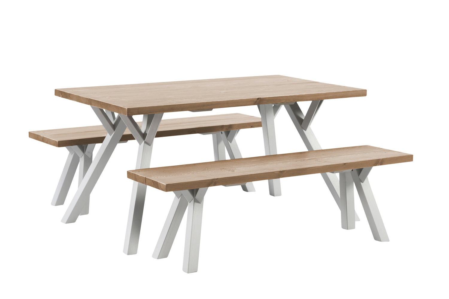 Venla-lankkupöytä 150 x 90 cm ja kaksi 150 cm Venla-penkkiä antiikinruskealla kansivärillä ja valkoisilla puujaloilla.