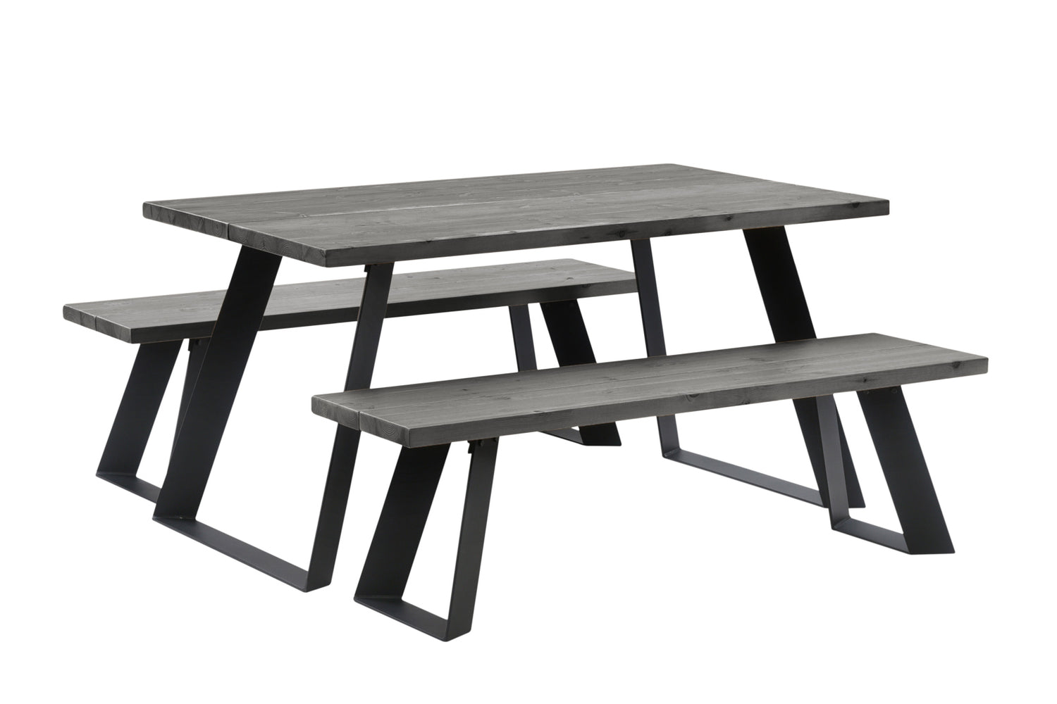 Venla-lankkupöytä 150 x 90 cm ja kaksi 150 cm Venla-penkkiä harmaalla kansivärillä ja vinoilla mustilla metallijaloilla.