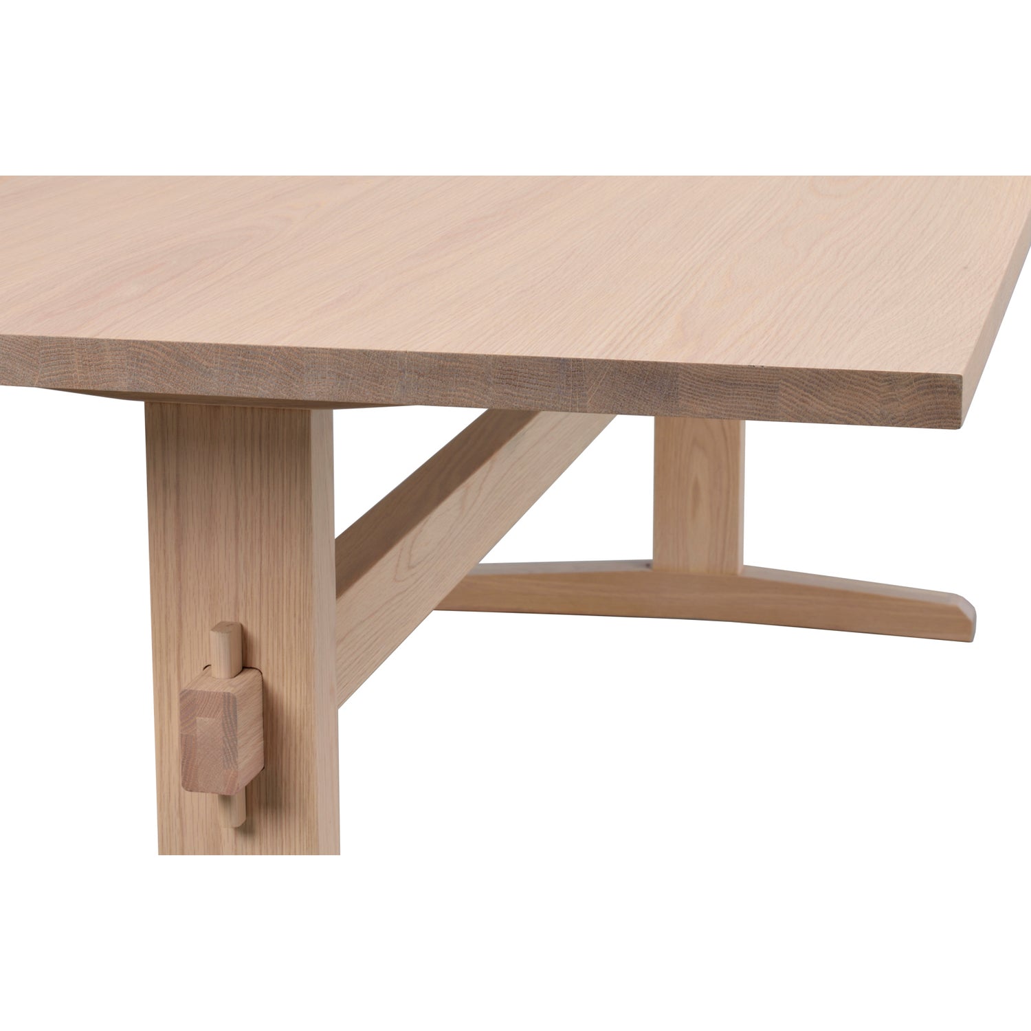 Lähikuvassa Westville-ruokapöydän yksityiskohtia valkotammenvärisenä.