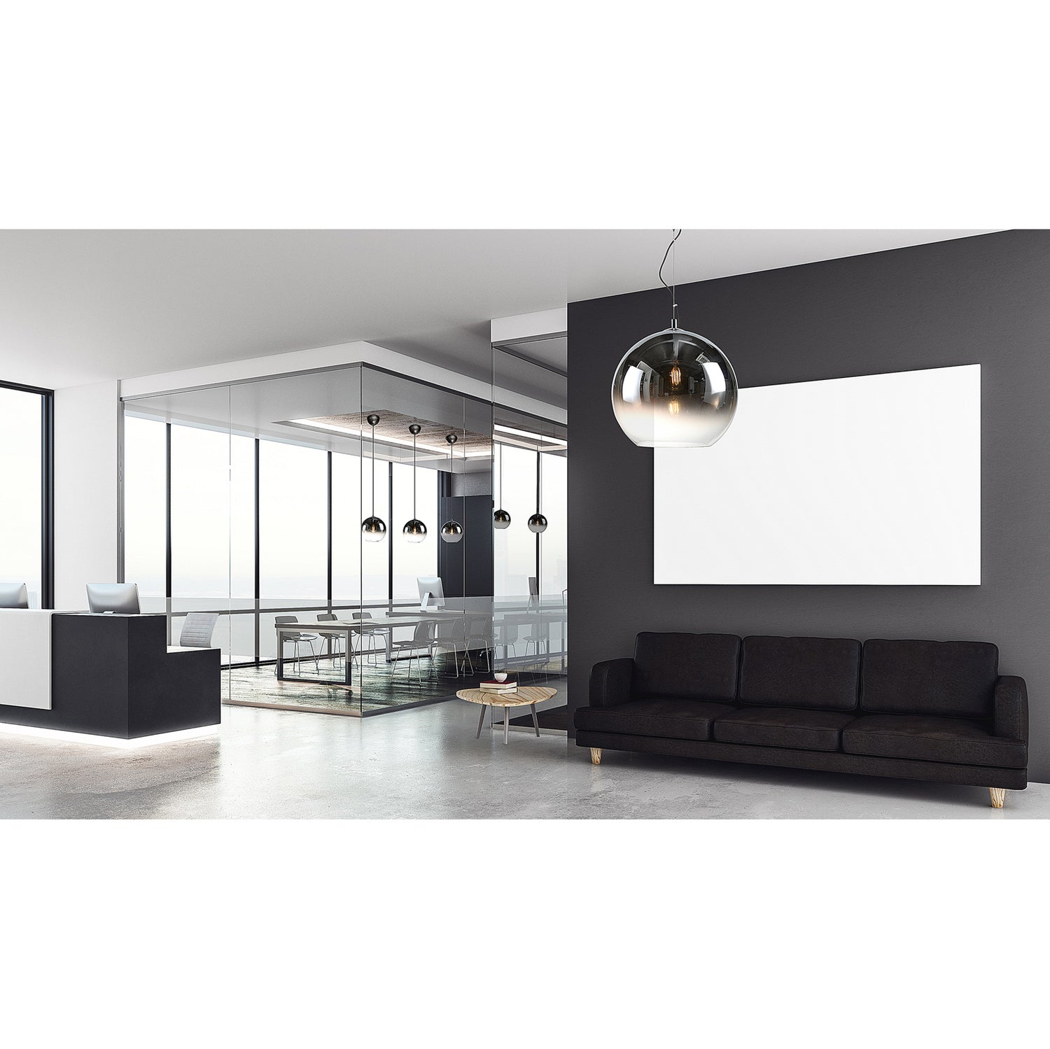 York on Design by Grönlundin näyttävästi heijastava pallomainen kattovalaisin, jota on kolmea eri kokoa. Kuvassa on isompi York-valaisin yksin ja useamman pienemmän valaisimen rivi pöydän päällä.