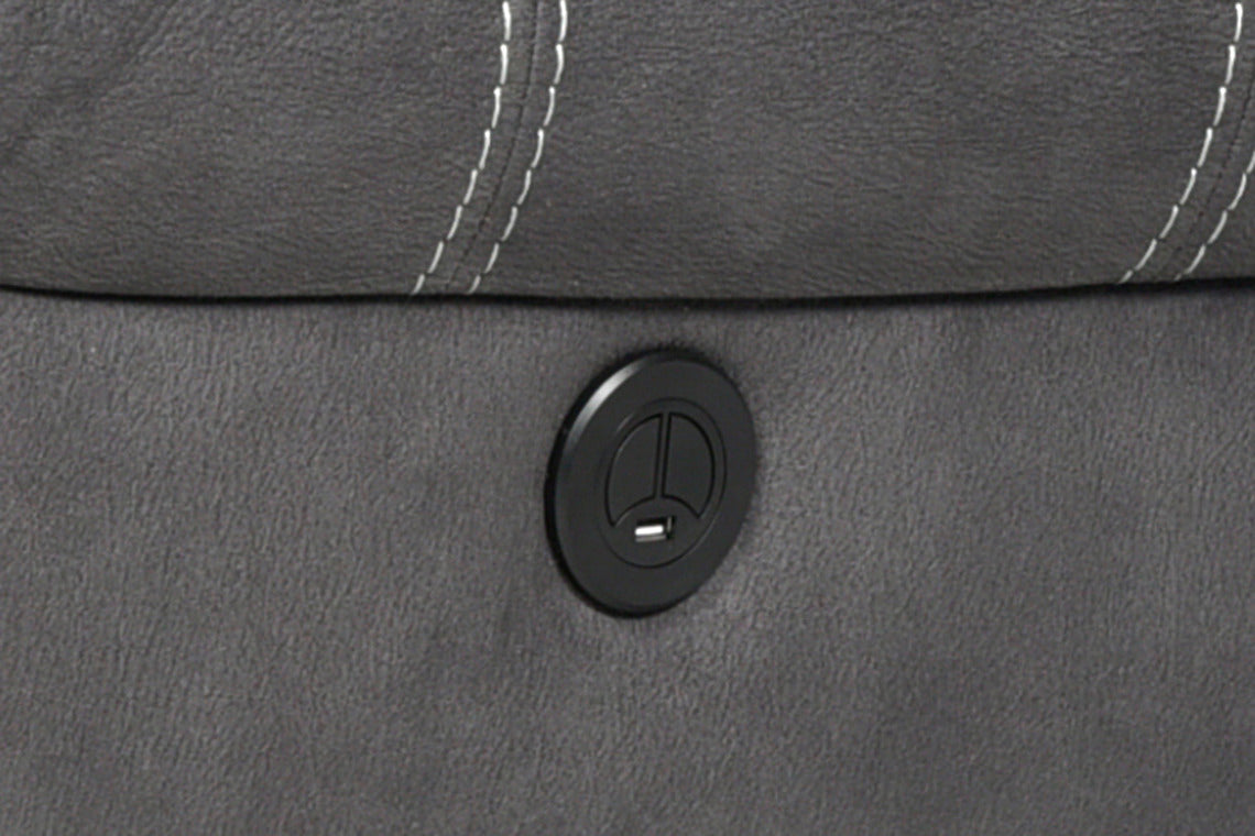 Säätöpainikkeiden yhteydessä on myös USB-liitäntä esimerkiksi kännykän lataamista varten.