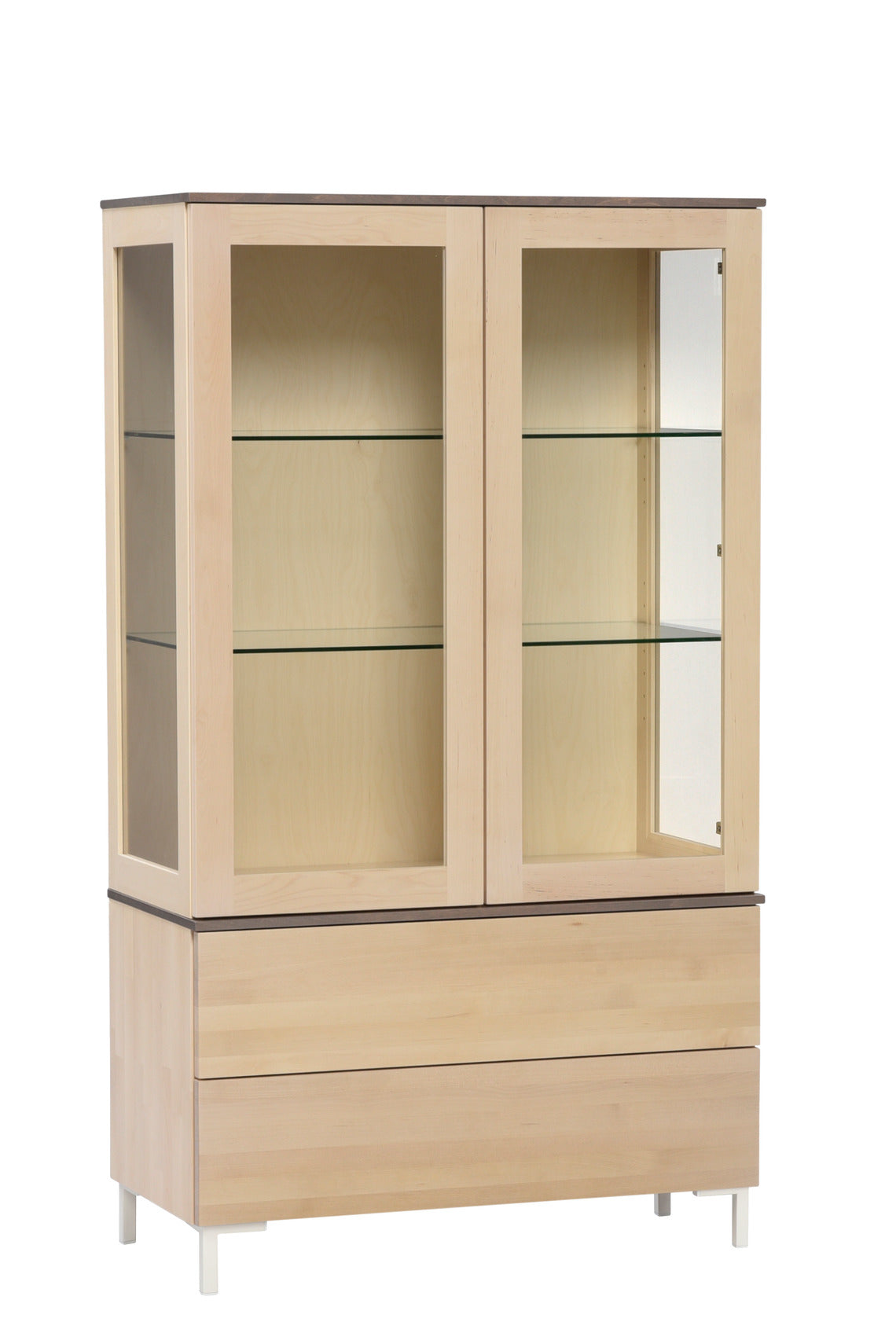 Helsinki-sarjan vitriinin pääväri on luonnonvärinen koivu, ylä- ja alaosan kannet ovat harmaat. Vitriinissä on valkoiset metallijalat.