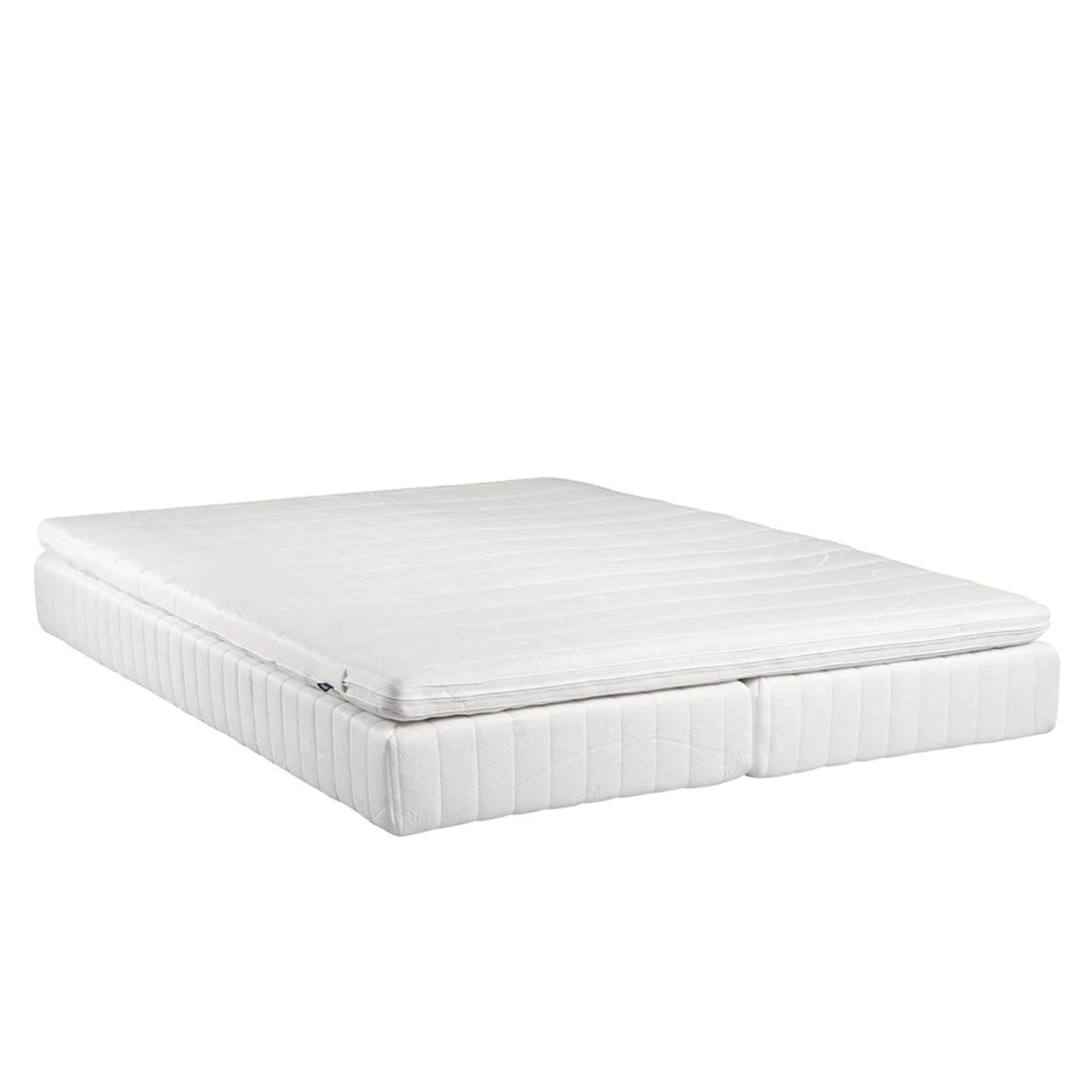 Hilding Original -joustinpatjoissa on valkoinen tikattu joustokangaverhoilu. Joustinpatjapakettiin kuuluu yhtenäinen 160 x 200 cm profiloitu kimmovaahtosijauspatja.