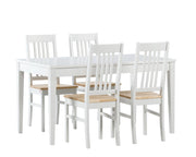 Koivuistuimiset Puro-tuolit valkoisen Kanerva-pöydän ympärillä.